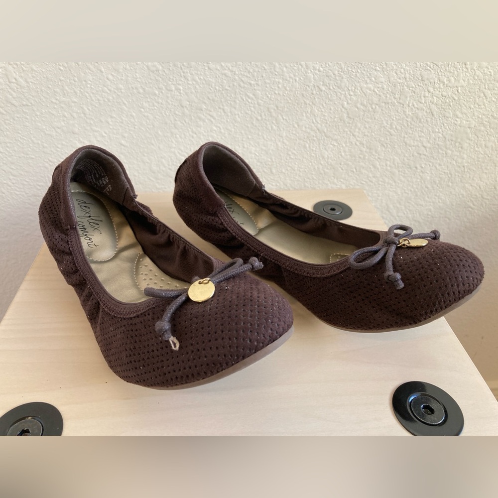 Dexflex Comfort Ballet Flats Size 6.5 Chocolate Brown Faux Suede Bow